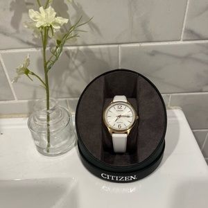 Citizen women’s white and gold watch NWT